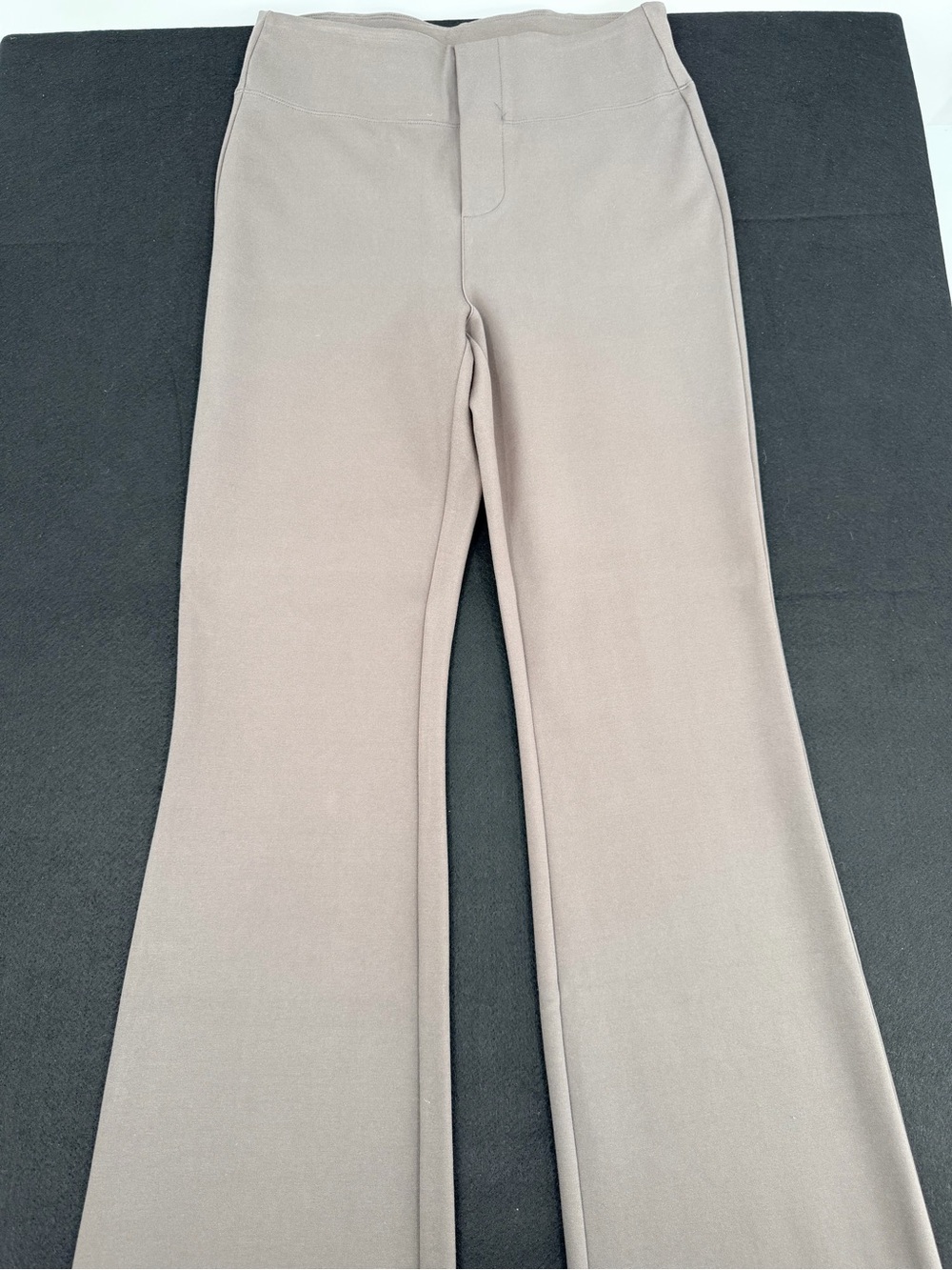 HALARA Women's Flare Sweat Trousers in Taupe